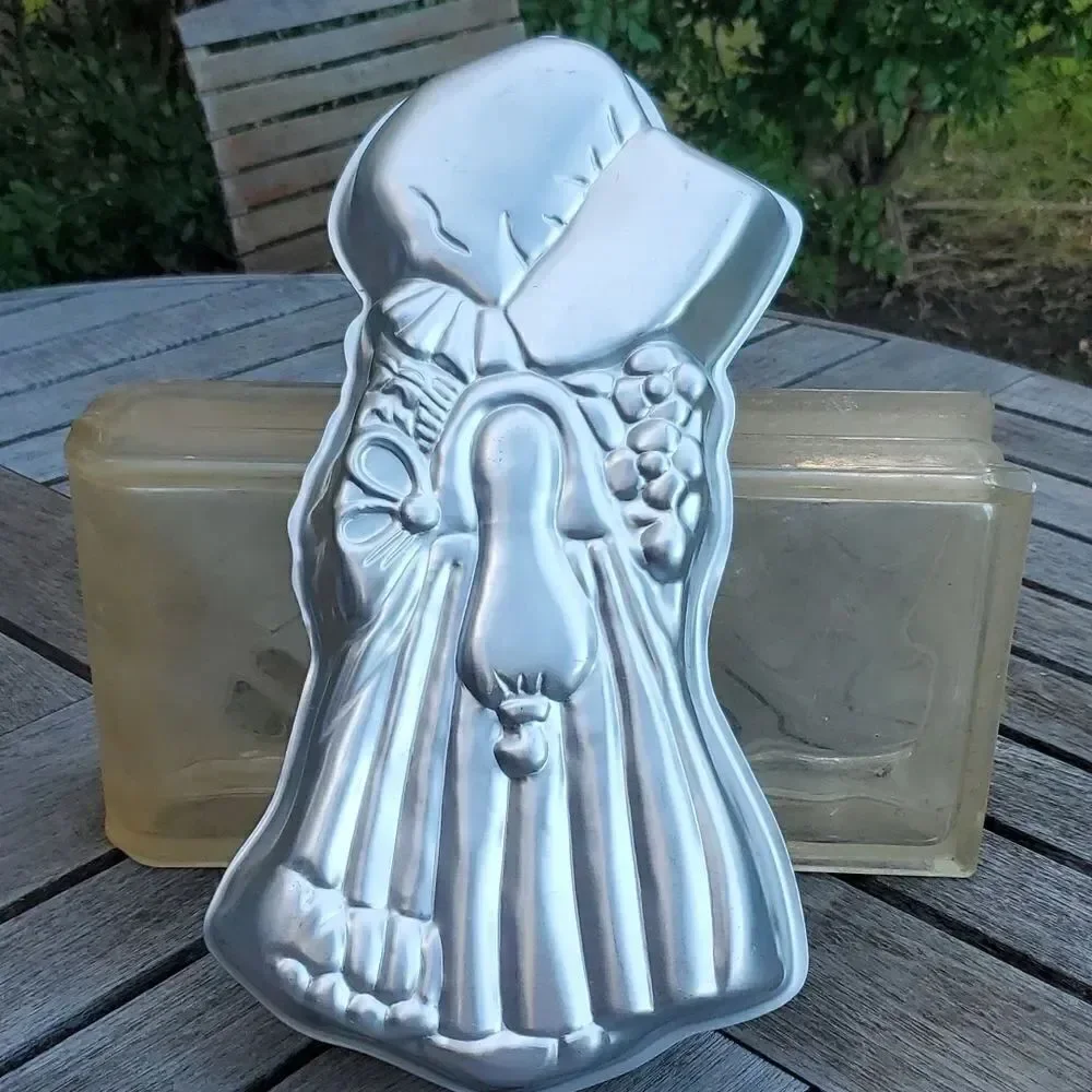 Vintage 1975 Wilton Holly Hobbie Cake Pan